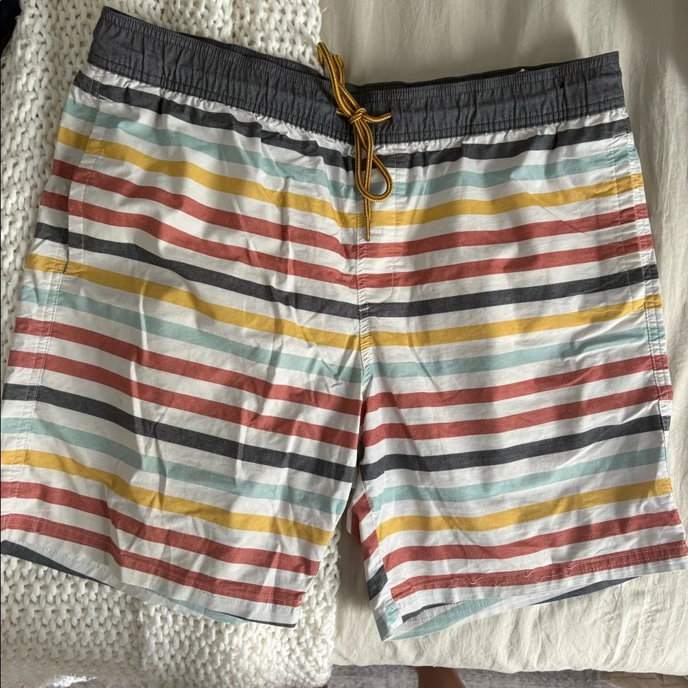 Men’s swim shorts